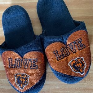 Womans, small, 5-6, Chicago bears slippers. Sparkly, cute house shoes